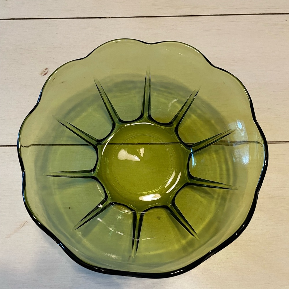 Vintage Anchor Hocking Swedish Modern Tulip Petal Serving Bowl Avocado Green - Picture 3 of 4